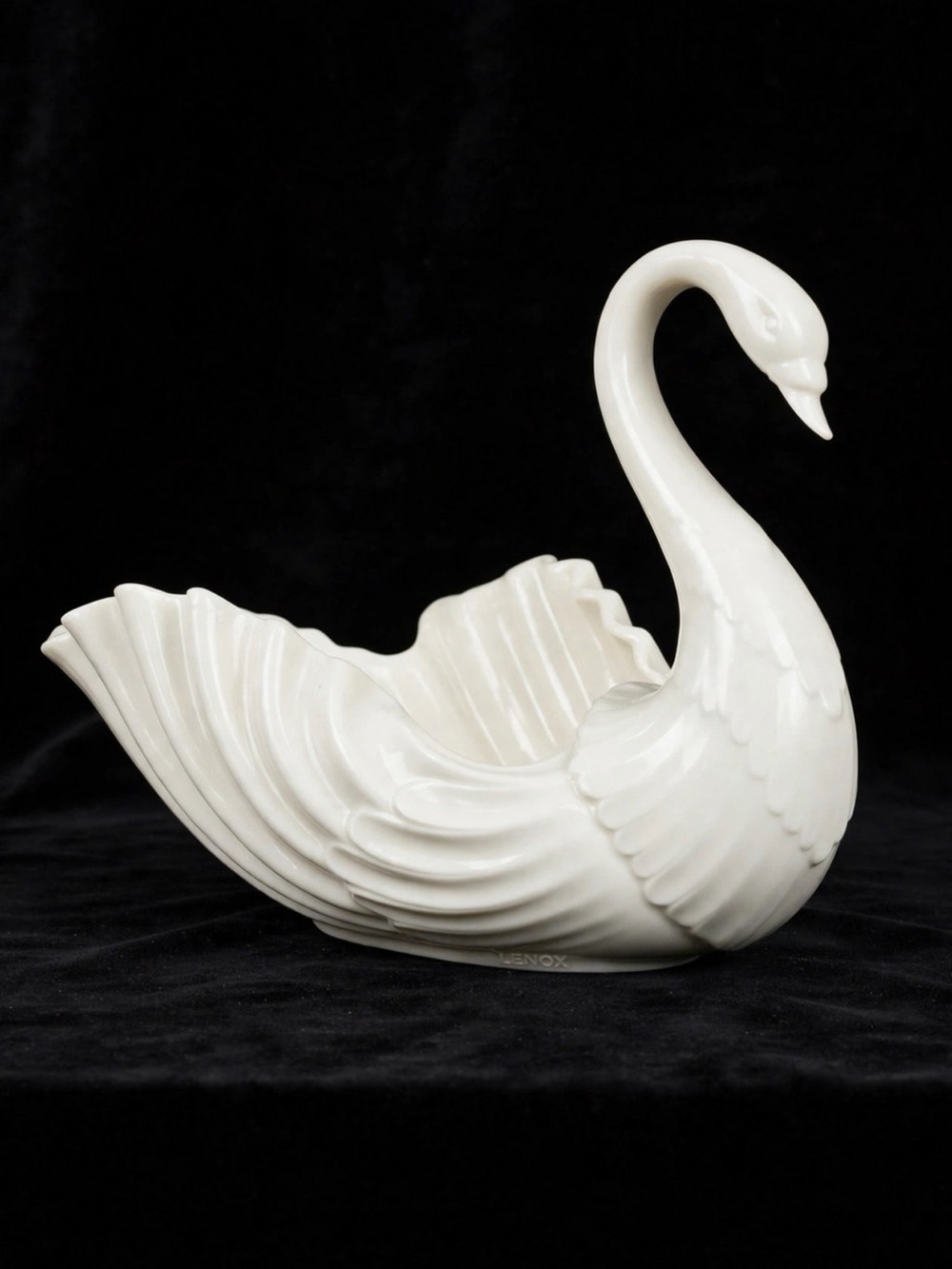 Lenox Cream Ceramic Swan Centerpiece
